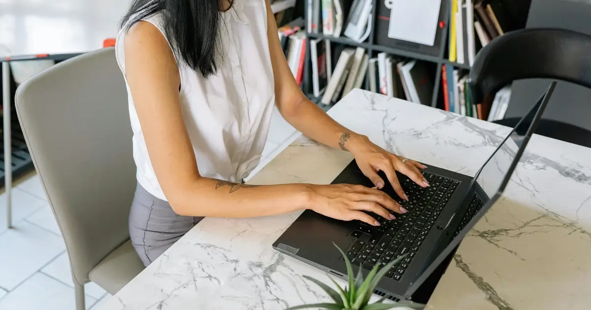 what is an associate banker