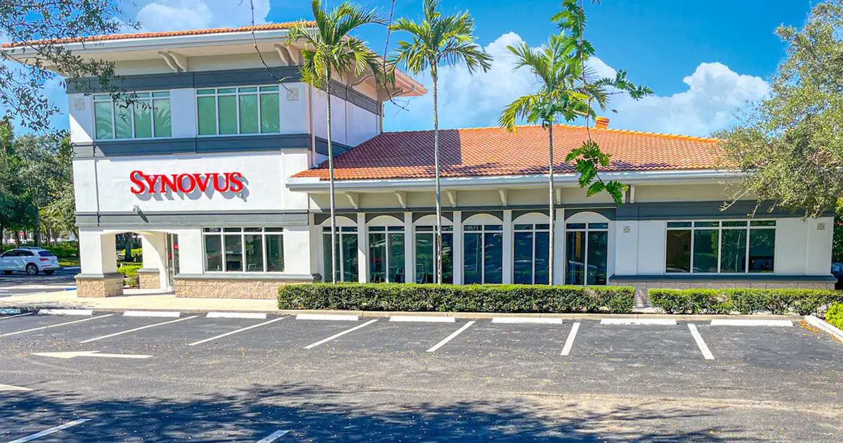 what time does Synovus Bank close