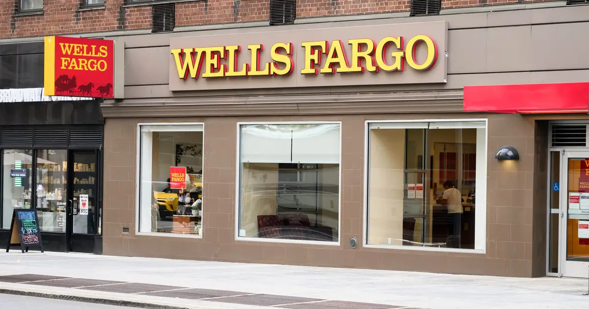 where is the nearest Wells Fargo Bank location