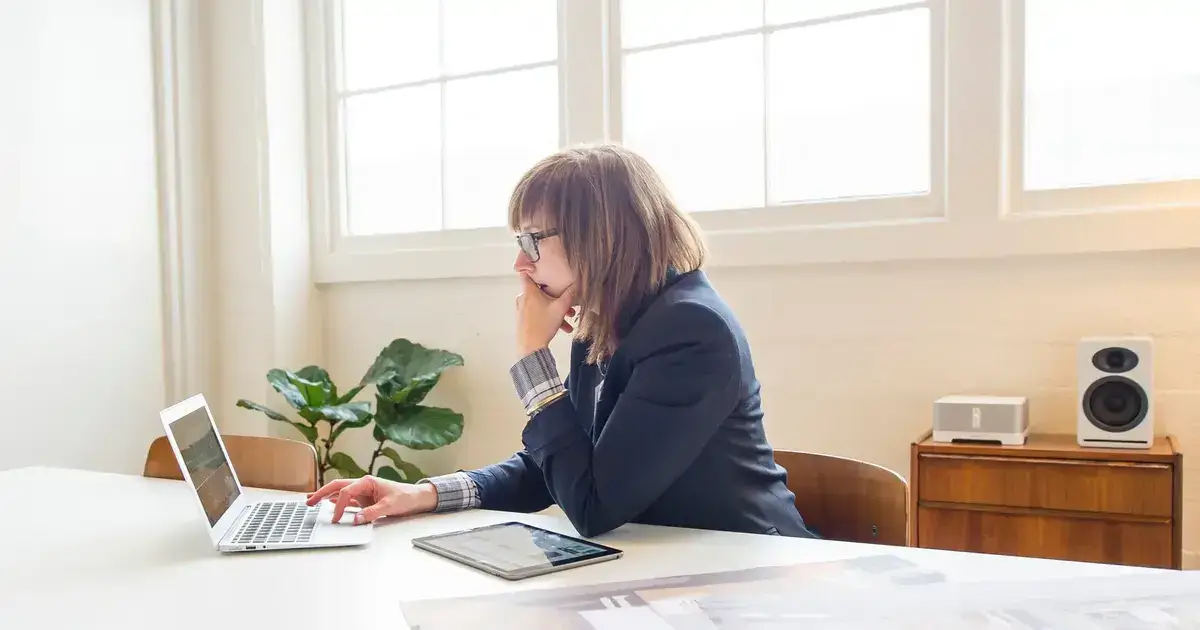 is Wells Fargo Bank open on Black Friday