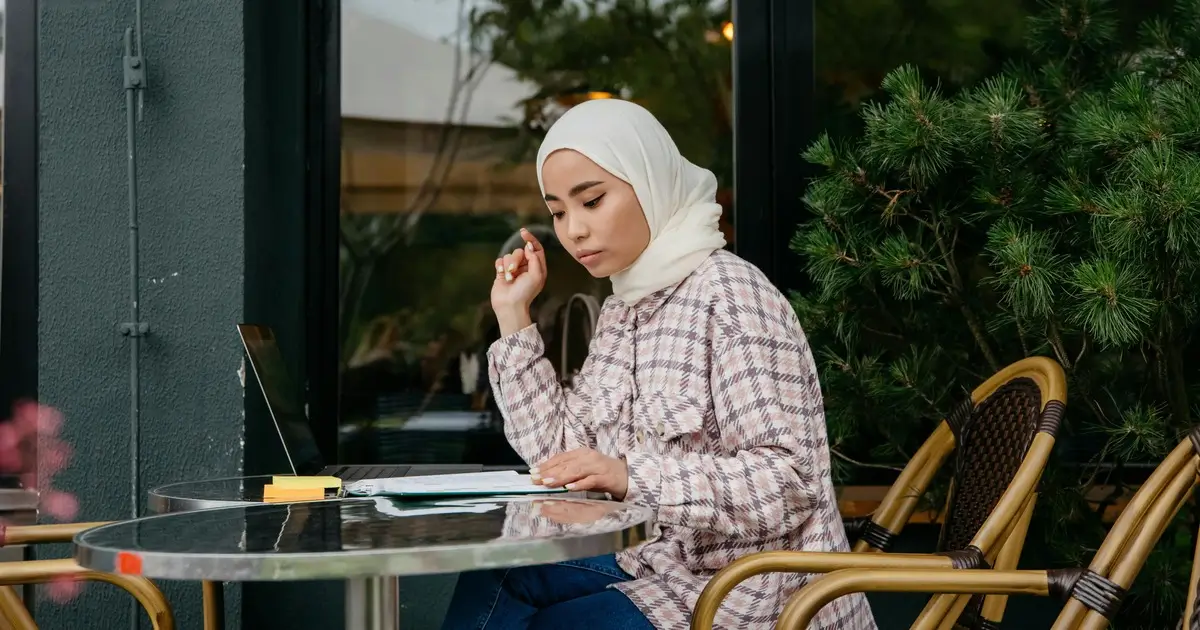 how do Islamic banks make money