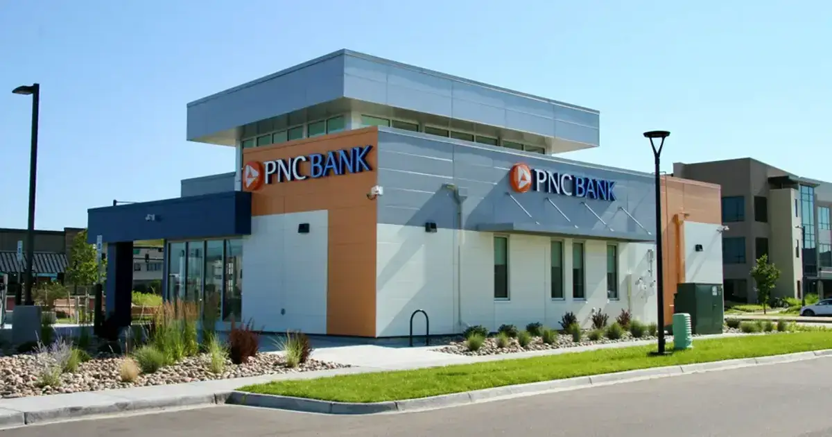 what is the address for PNC Bank headquarters