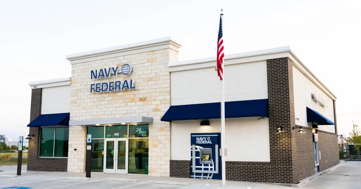 what time does Navy Federal Bank close